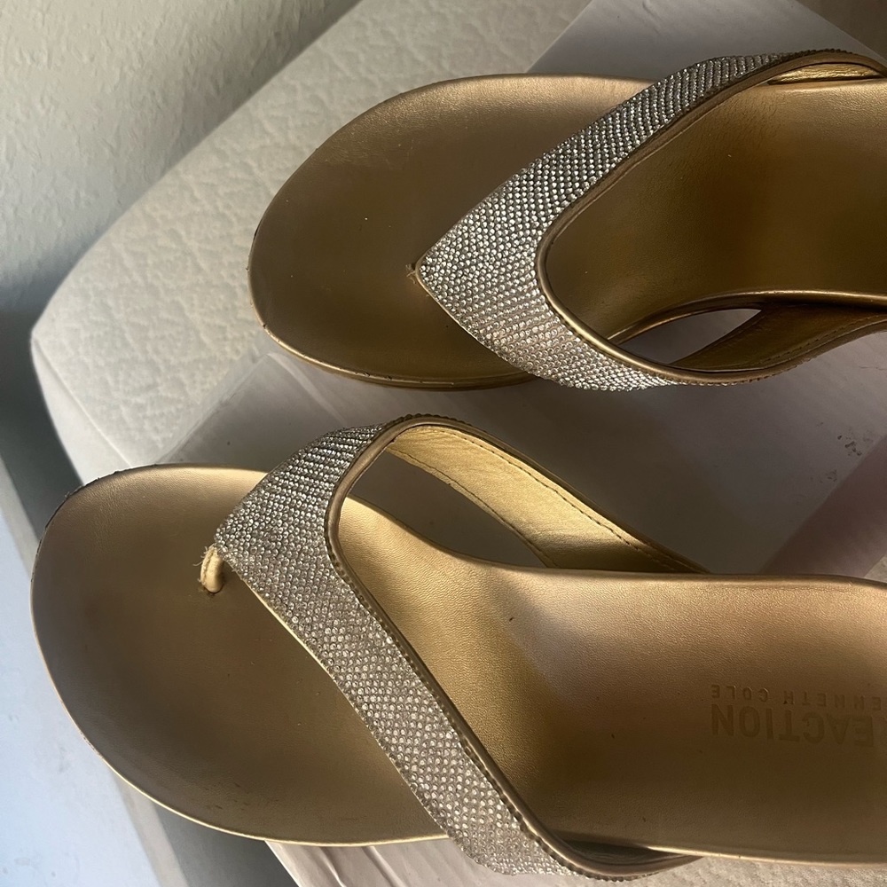 Kenneth Cole Reaction Gavin Jewel Thong Sandals